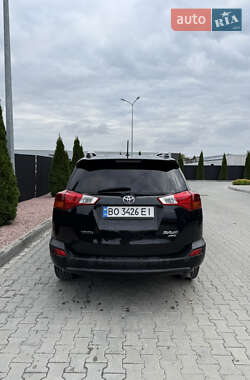 Внедорожник / Кроссовер Toyota RAV4 2013 в 