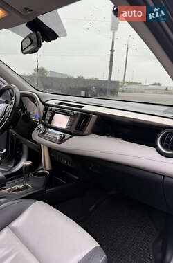Внедорожник / Кроссовер Toyota RAV4 2013 в 