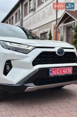 Внедорожник / Кроссовер Toyota RAV4 2022 в 