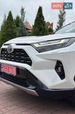 Внедорожник / Кроссовер Toyota RAV4 2022 в 