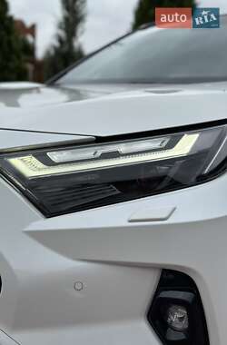 Внедорожник / Кроссовер Toyota RAV4 2022 в 