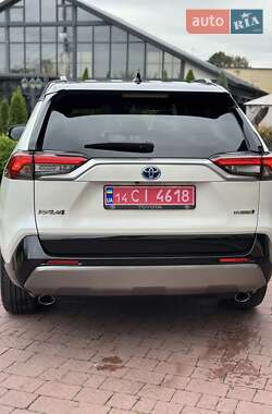 Внедорожник / Кроссовер Toyota RAV4 2022 в 