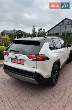 Внедорожник / Кроссовер Toyota RAV4 2022 в 
