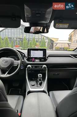 Внедорожник / Кроссовер Toyota RAV4 2022 в 
