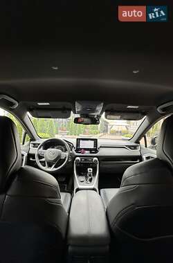 Внедорожник / Кроссовер Toyota RAV4 2022 в 