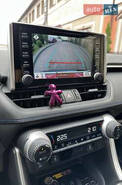 Внедорожник / Кроссовер Toyota RAV4 2022 в 