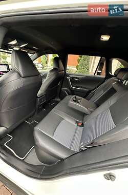 Внедорожник / Кроссовер Toyota RAV4 2022 в 