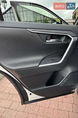 Внедорожник / Кроссовер Toyota RAV4 2022 в 