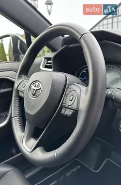 Внедорожник / Кроссовер Toyota RAV4 2022 в 