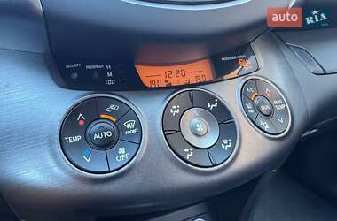 Внедорожник / Кроссовер Toyota RAV4 2011 в 