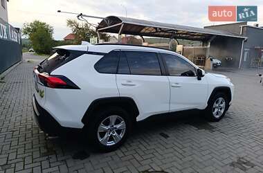 Внедорожник / Кроссовер Toyota RAV4 2020 в 