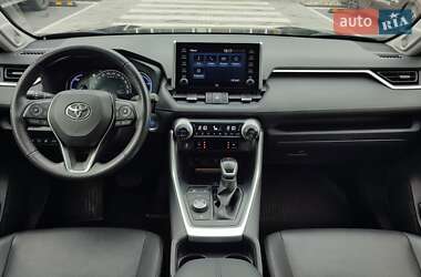 Внедорожник / Кроссовер Toyota RAV4 2020 в 