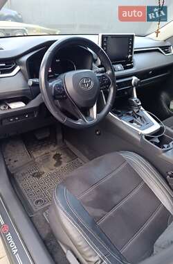 Внедорожник / Кроссовер Toyota RAV4 2020 в 