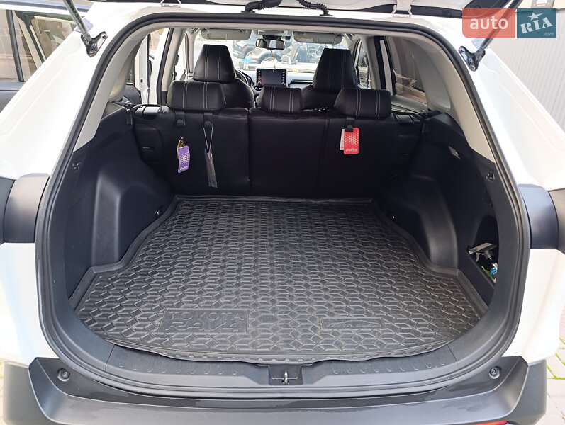 Позашляховик / Кросовер Toyota RAV4 2020 в Ужгороді