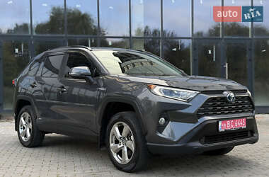 Позашляховик / Кросовер Toyota RAV4 2021 в Рівному