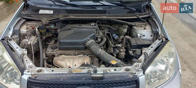 Позашляховик / Кросовер Toyota RAV4 2004 в Чернівцях