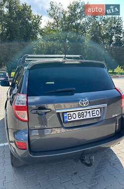 Внедорожник / Кроссовер Toyota RAV4 2011 в 