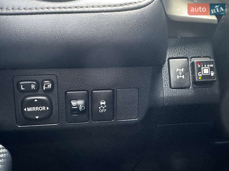 Позашляховик / Кросовер Toyota RAV4 2013 в Ромнах