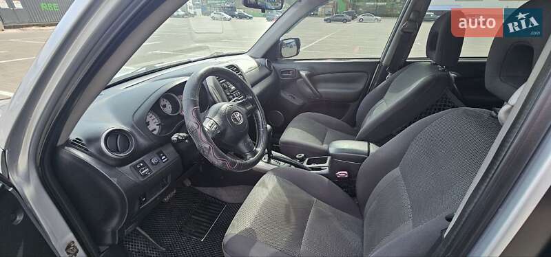 Позашляховик / Кросовер Toyota RAV4 2004 в Одесі