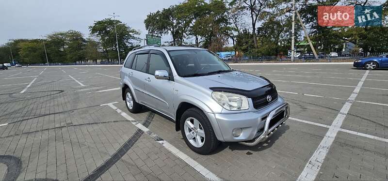 Позашляховик / Кросовер Toyota RAV4 2004 в Одесі