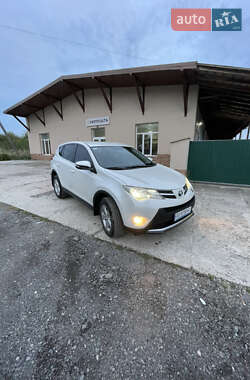 Внедорожник / Кроссовер Toyota RAV4 2013 в Хусте