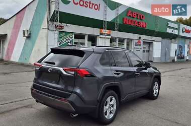 Внедорожник / Кроссовер Toyota RAV4 2021 в 