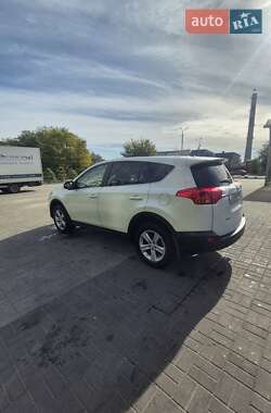 Внедорожник / Кроссовер Toyota RAV4 2013 в 