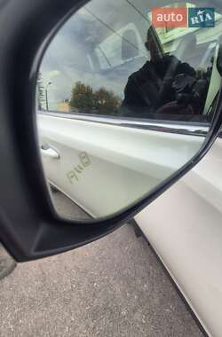 Внедорожник / Кроссовер Toyota RAV4 2013 в 