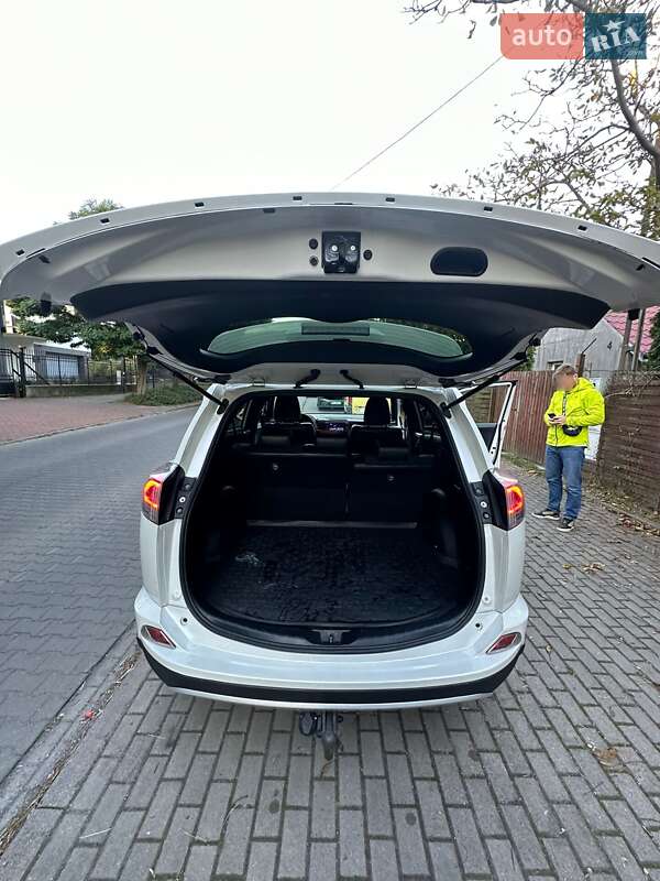 Позашляховик / Кросовер Toyota RAV4 2017 в Києві