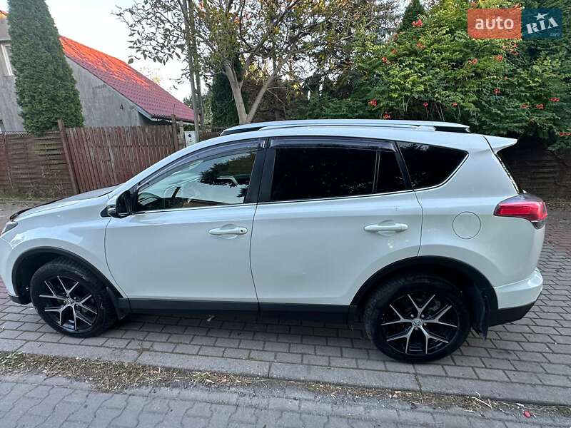 Позашляховик / Кросовер Toyota RAV4 2017 в Києві