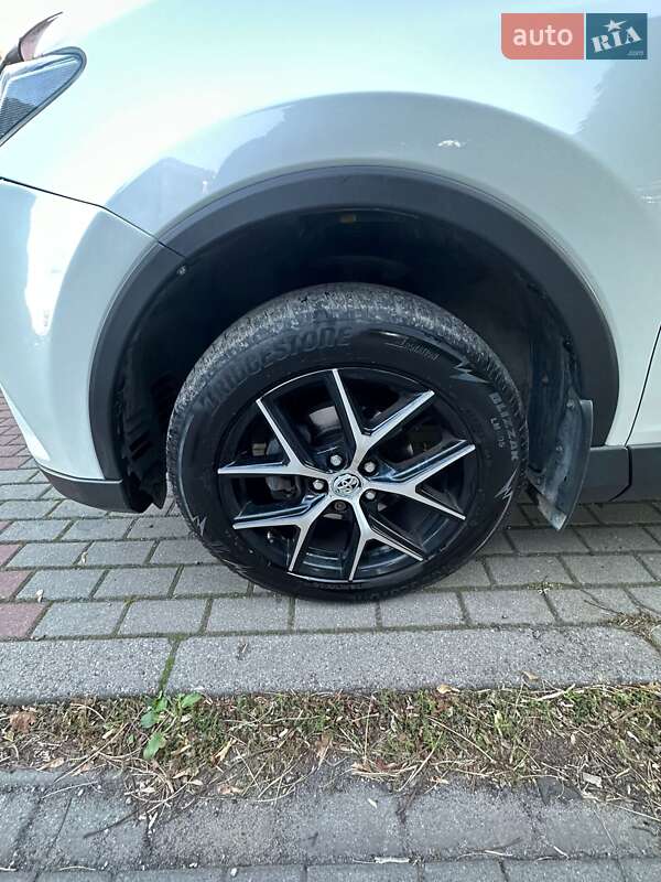 Позашляховик / Кросовер Toyota RAV4 2017 в Києві