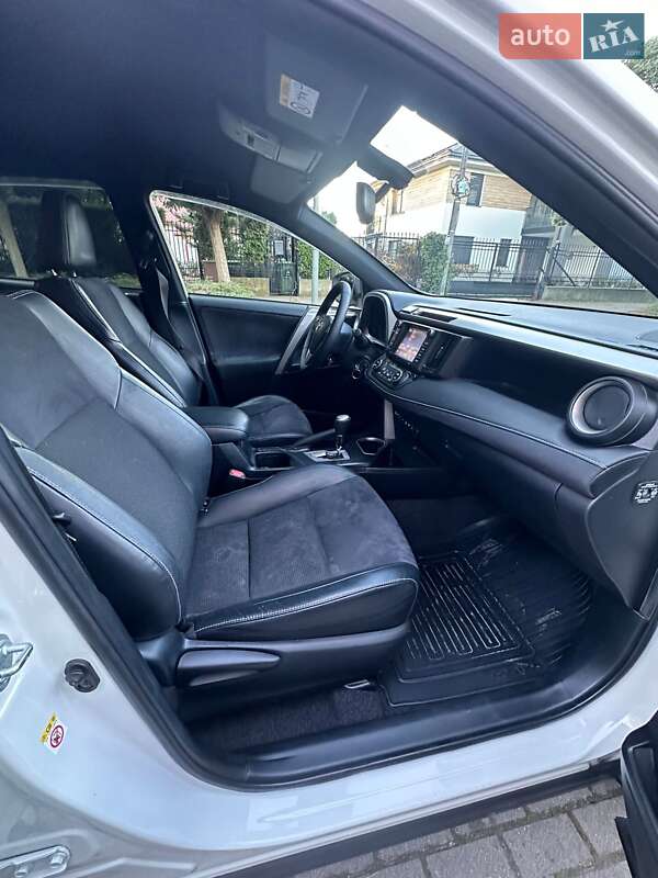 Позашляховик / Кросовер Toyota RAV4 2017 в Києві