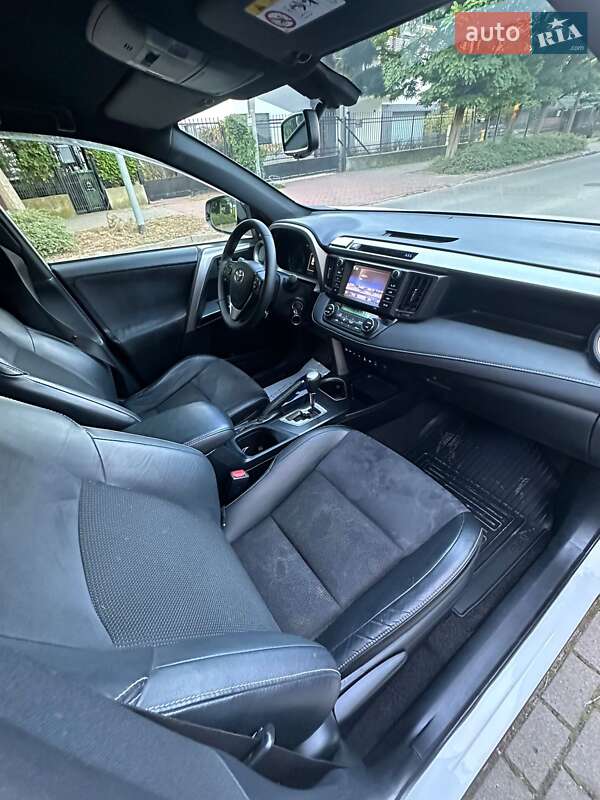 Позашляховик / Кросовер Toyota RAV4 2017 в Києві