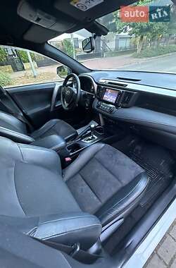 Внедорожник / Кроссовер Toyota RAV4 2017 в 