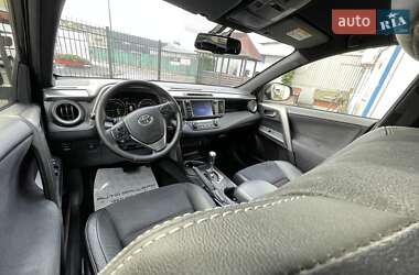 Позашляховик / Кросовер Toyota RAV4 2018 в 