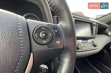 Позашляховик / Кросовер Toyota RAV4 2018 в 