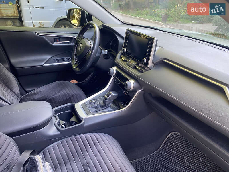 Позашляховик / Кросовер Toyota RAV4 2020 в Запоріжжі
