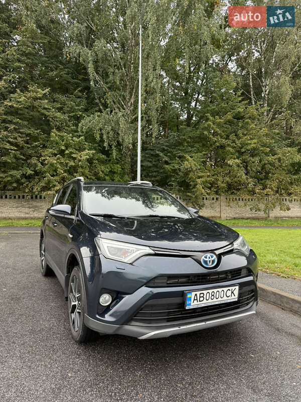 Внедорожник / Кроссовер Toyota RAV4 2017 в 