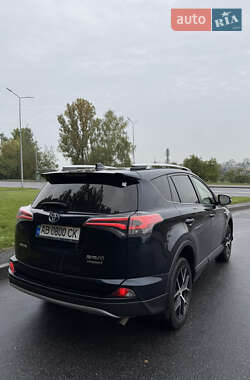 Внедорожник / Кроссовер Toyota RAV4 2017 в 