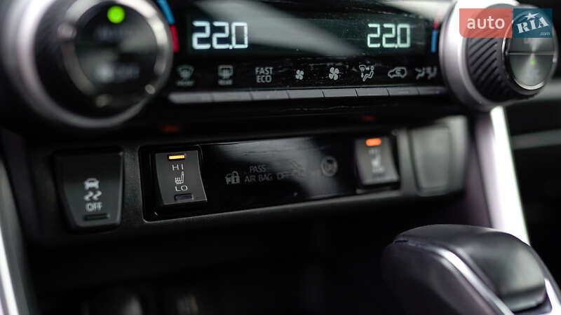 Внедорожник / Кроссовер Toyota RAV4 2024 в Львове
