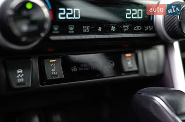 Внедорожник / Кроссовер Toyota RAV4 2024 в 
