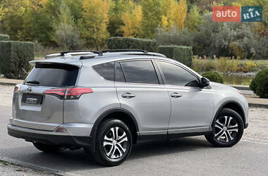Внедорожник / Кроссовер Toyota RAV4 2018 в 
