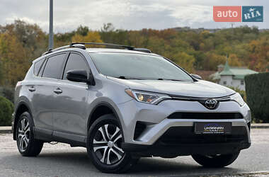 Внедорожник / Кроссовер Toyota RAV4 2018 в 