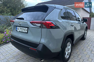 Внедорожник / Кроссовер Toyota RAV4 2021 в Червоному Донце