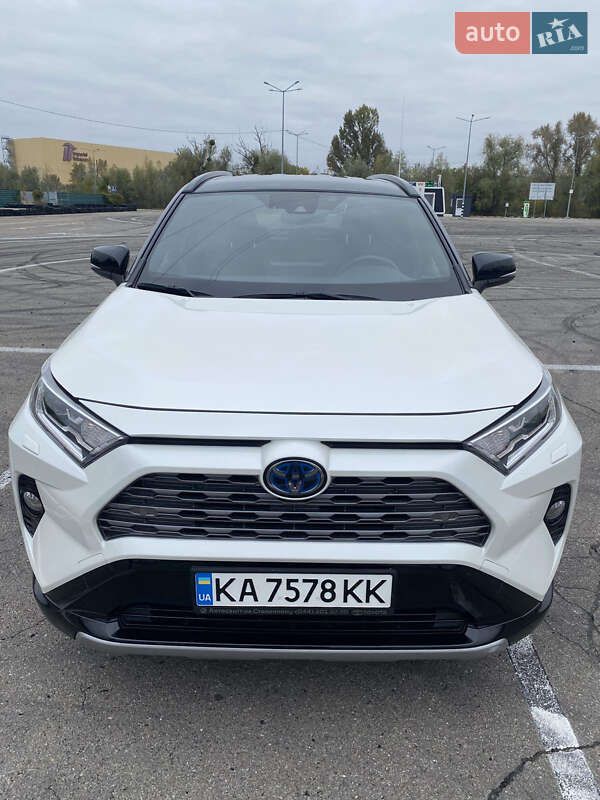 Внедорожник / Кроссовер Toyota RAV4 2019 в Киеве