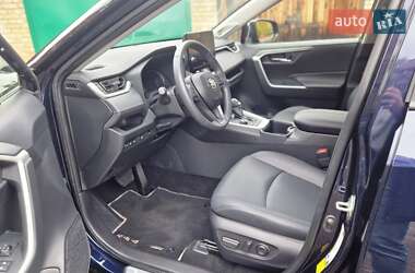 Внедорожник / Кроссовер Toyota RAV4 2023 в 