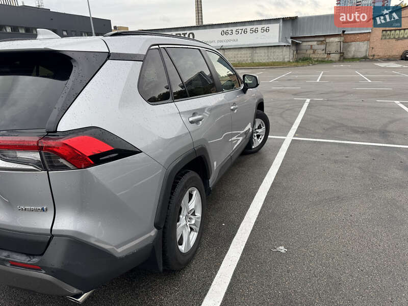Внедорожник / Кроссовер Toyota RAV4 2019 в Киеве