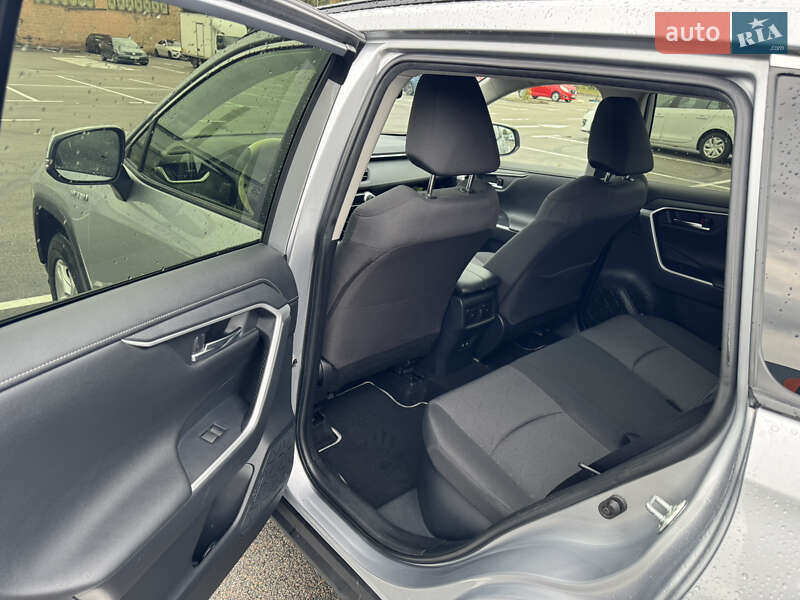 Внедорожник / Кроссовер Toyota RAV4 2019 в Киеве