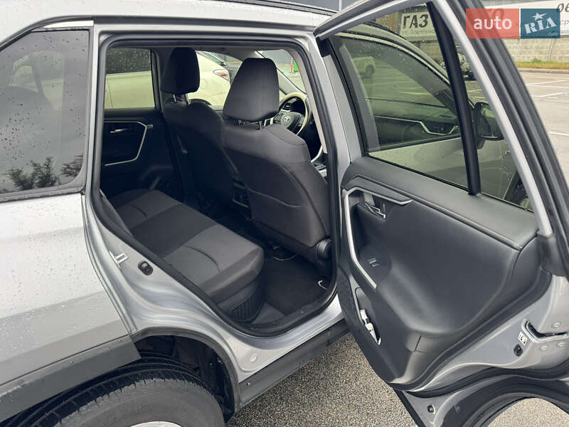 Внедорожник / Кроссовер Toyota RAV4 2019 в Киеве