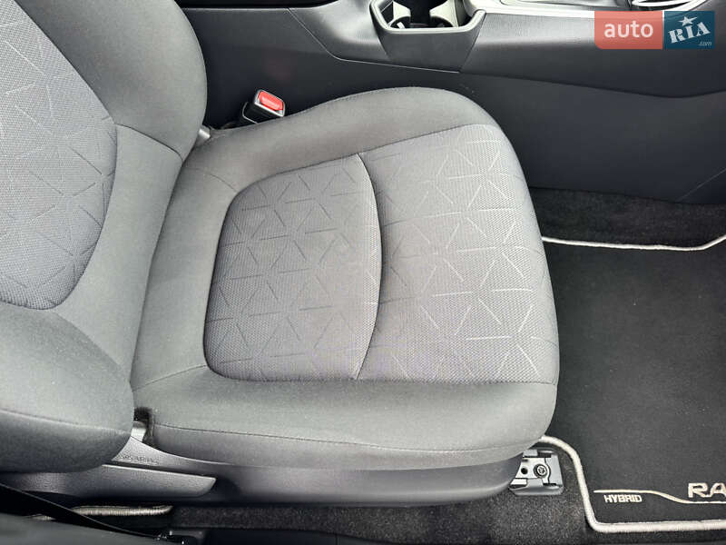 Внедорожник / Кроссовер Toyota RAV4 2019 в Киеве